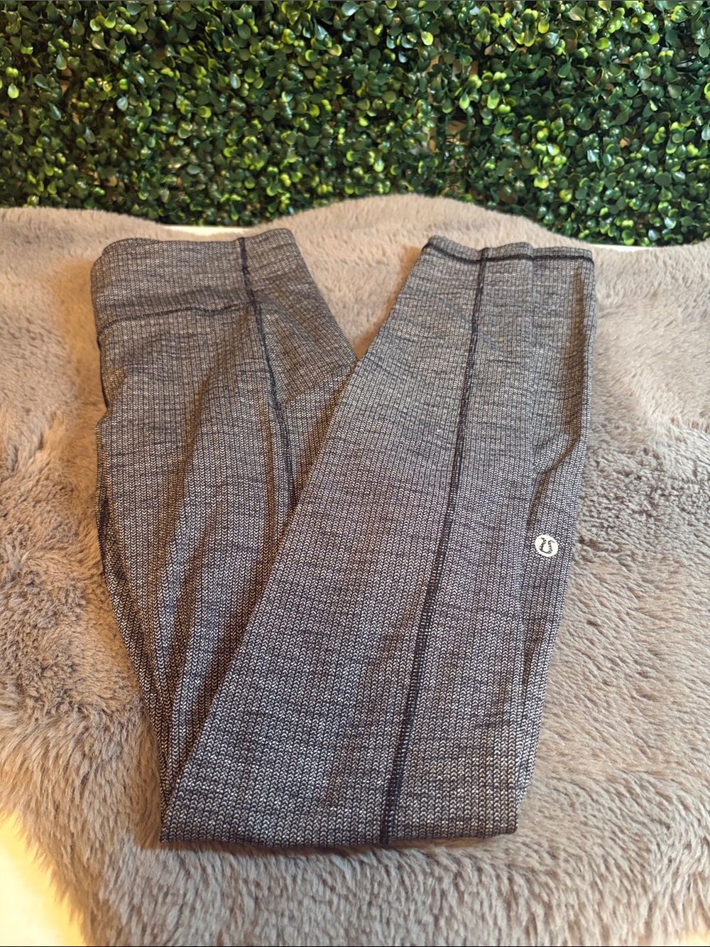 lululemon athletica Heather Gray Performance Leggings Size 6